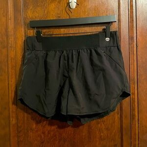 Senita Running Short with zip pockets